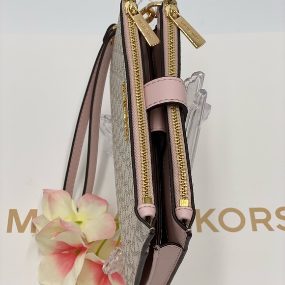 MICHAEL KORS DOUBLE ZIP WRISTLET POWDER BLUSH - Picture 2 of 16